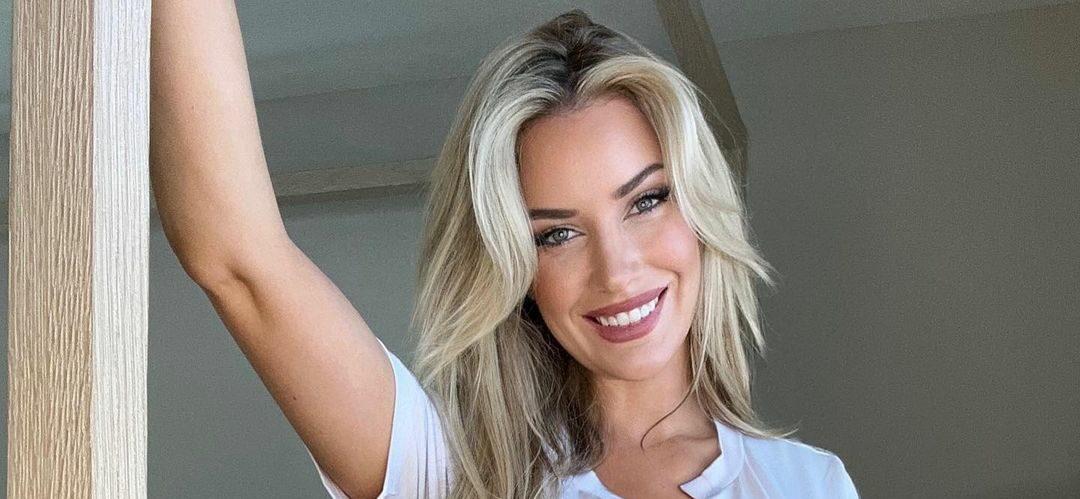 Paige Spiranac Squeezes Massive Chest In Tight Golf Outfits