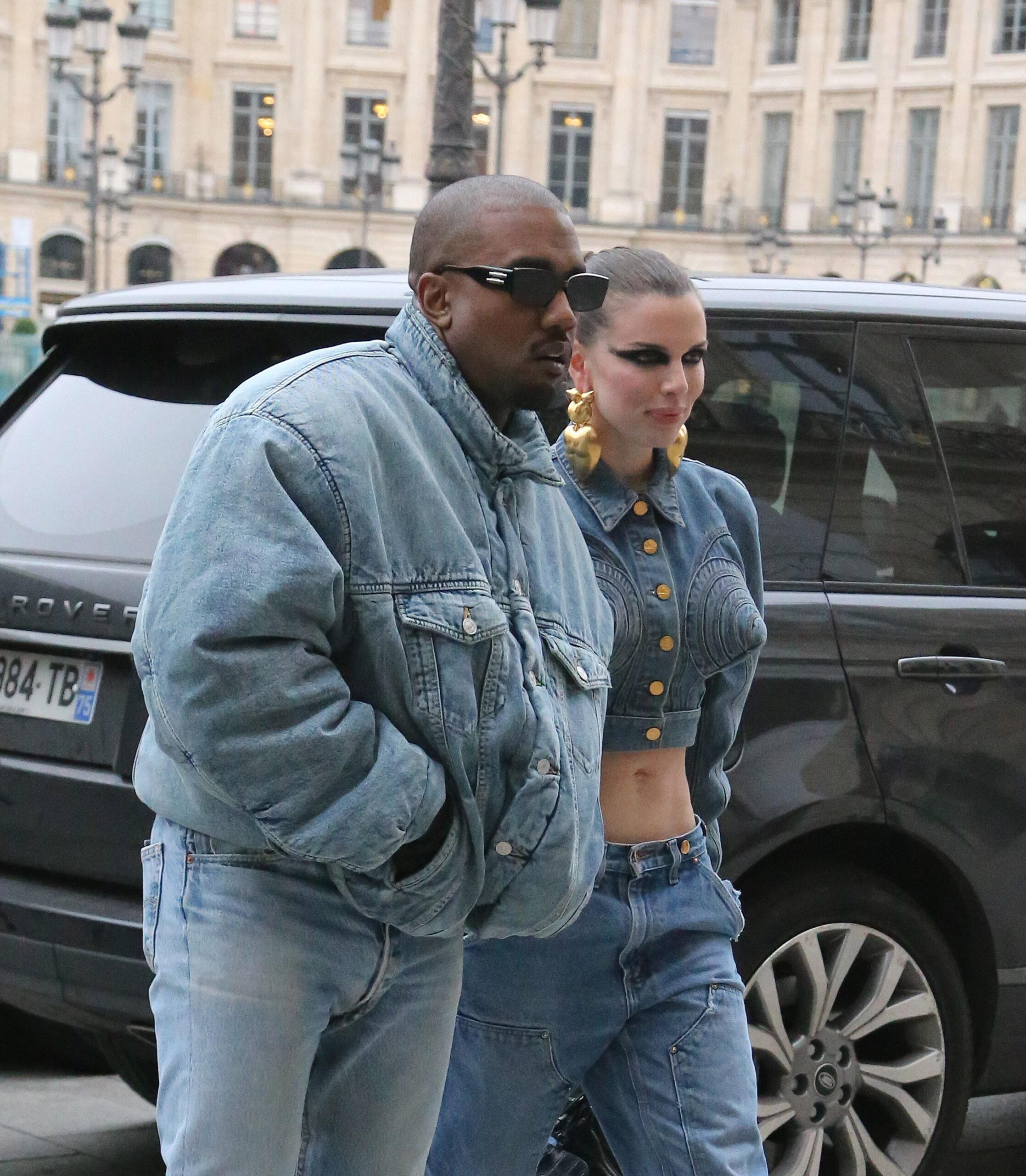 Kanye West e Julia Fox vistos em Paris
