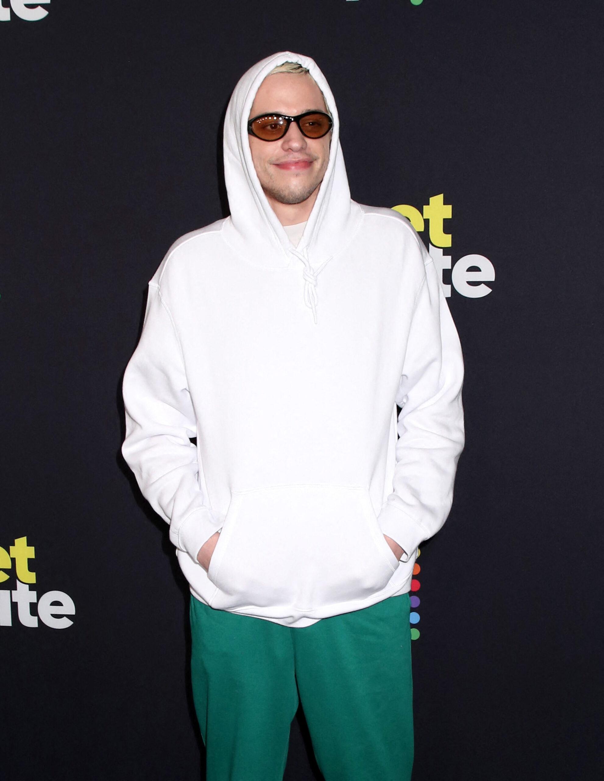 Pete Davidson na estreia de 'Meet Cute' do Peacock