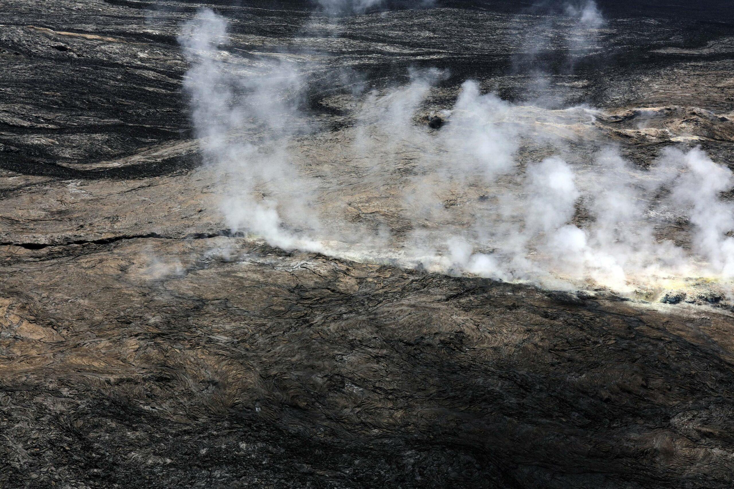 Mauna Loa Volcano In Hawaii Makes A Blazing Return As It Erupts After Months Of Heightened Unrest