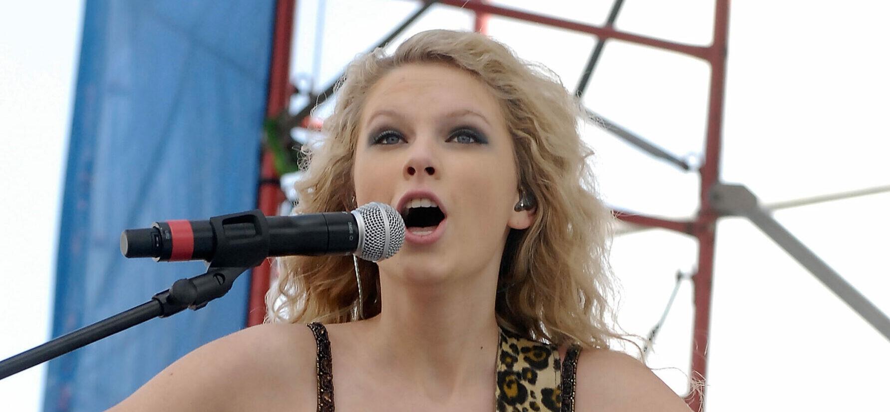 Taylor Swift performs live earlier in her career at KISS Country Chili Cookoff 2008 in Pembroke Pines Florida