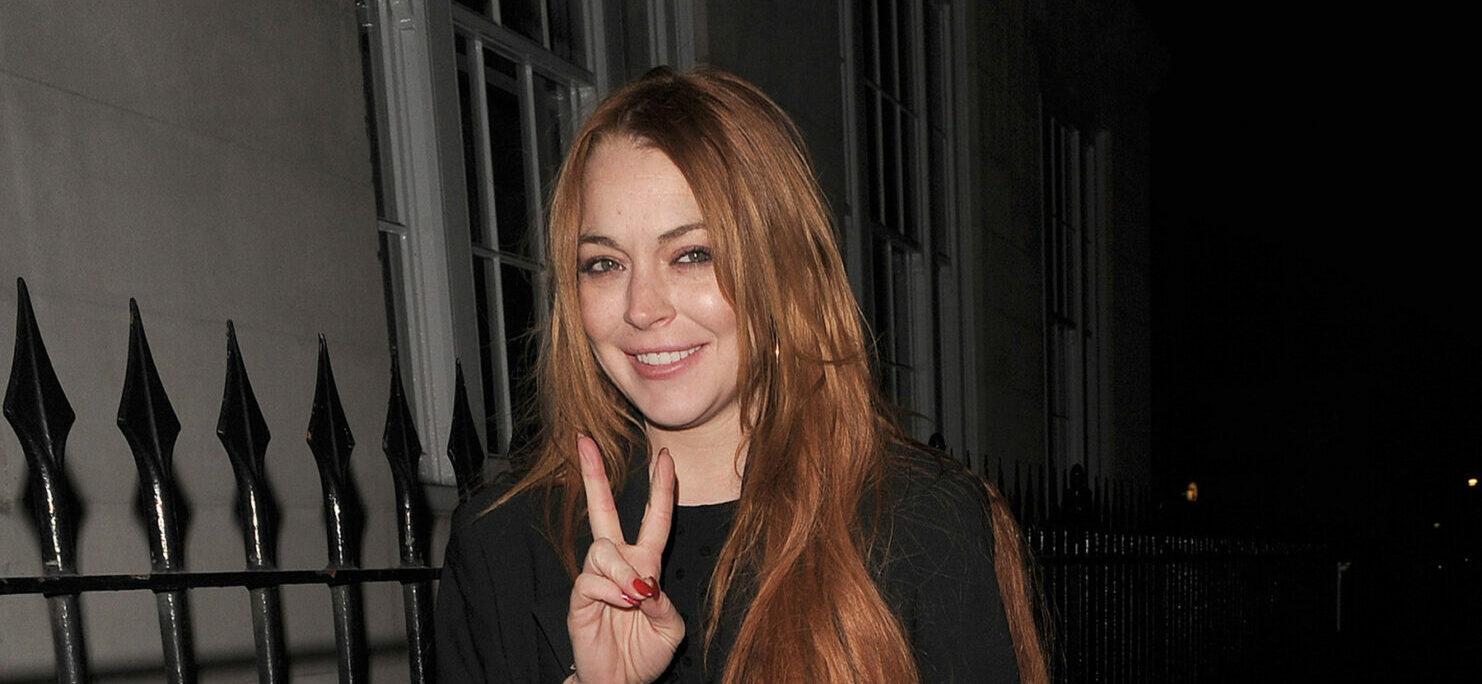 Lindsay Lohan enjoys dinner at apos C apos restaurant in Mayfair with a male companion The pair appeared close with Lindsay showing the man pictures on her phone