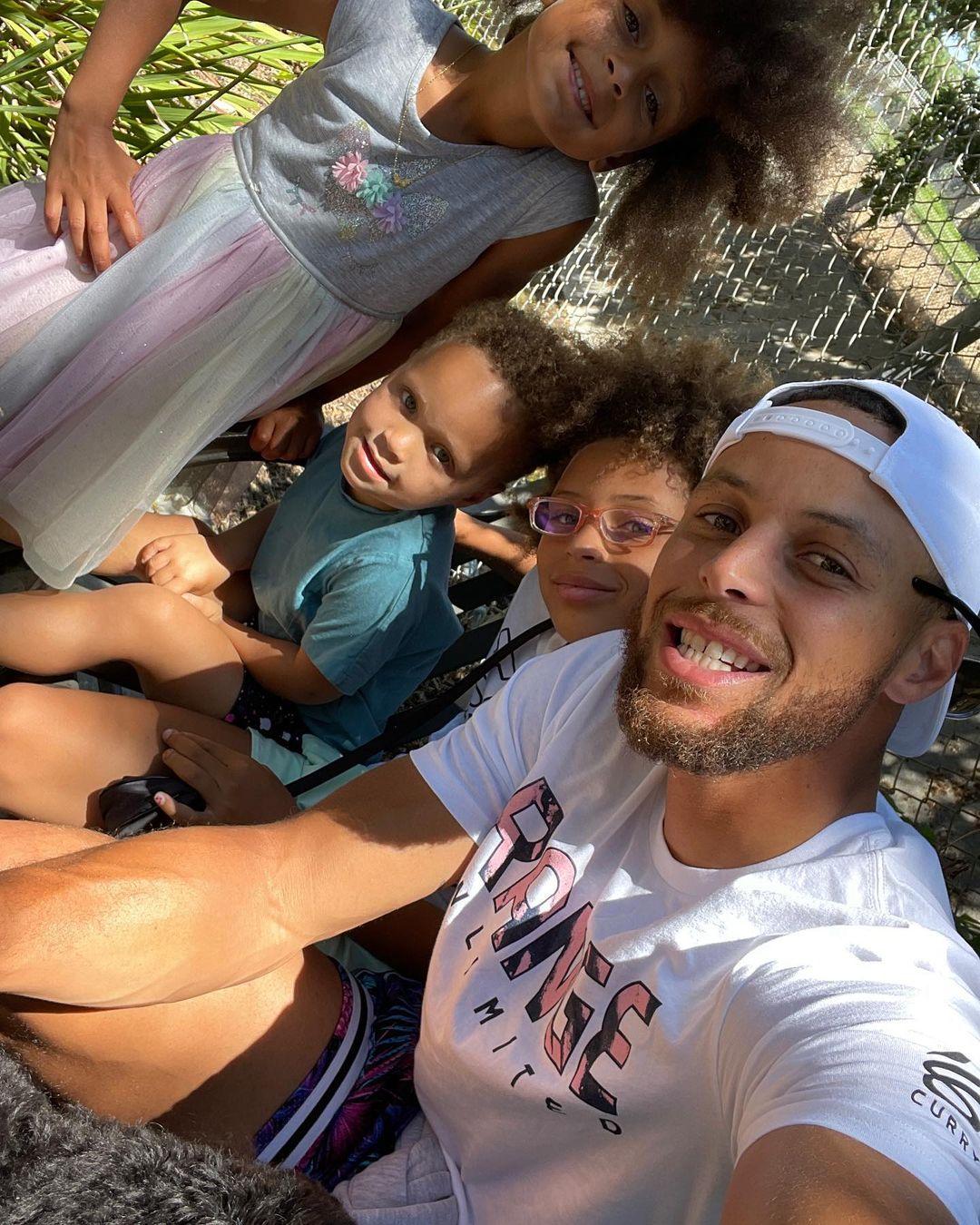 Stephen Curry and kids