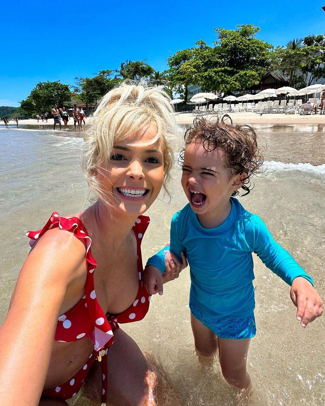 Jhenny Andrade and her son smiling.