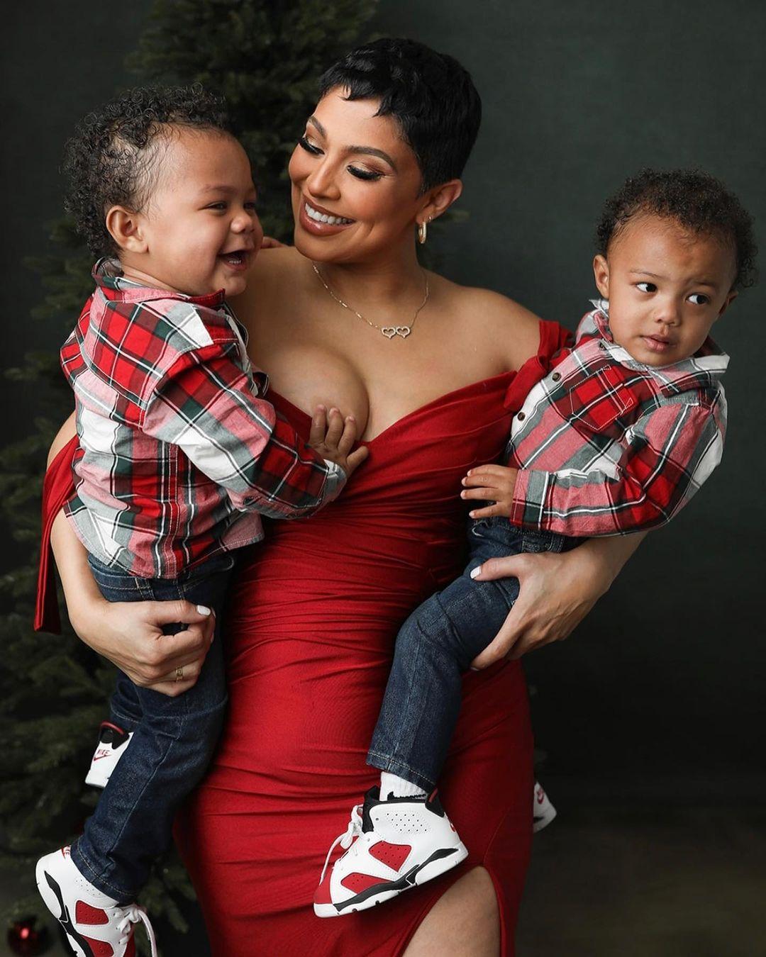 Abby De La Rosa with kids for Christmas photo
