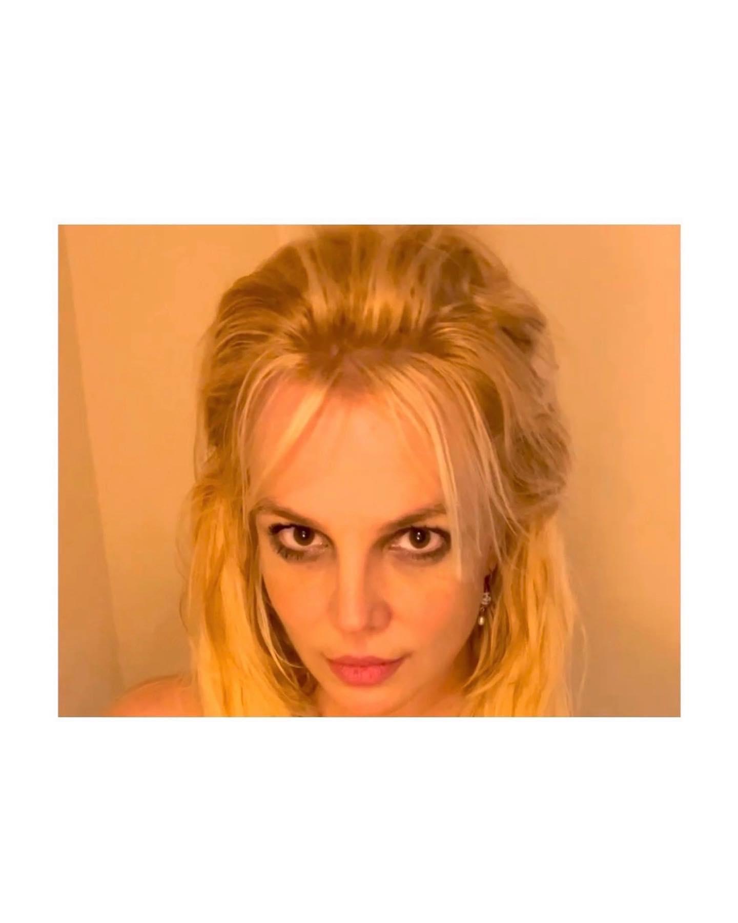 Britney Spears shows off old hairstyle