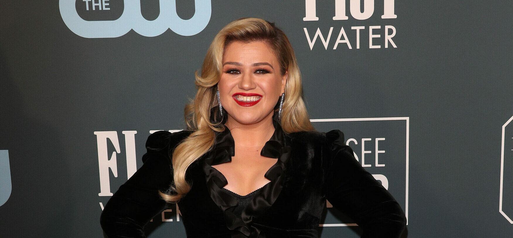 Kelly Clarkson 25th Annual Critic's Choice Awards - Los Angeles