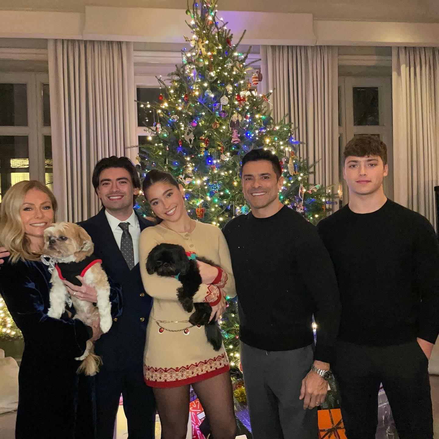 Kelly Ripa Christmas family photo