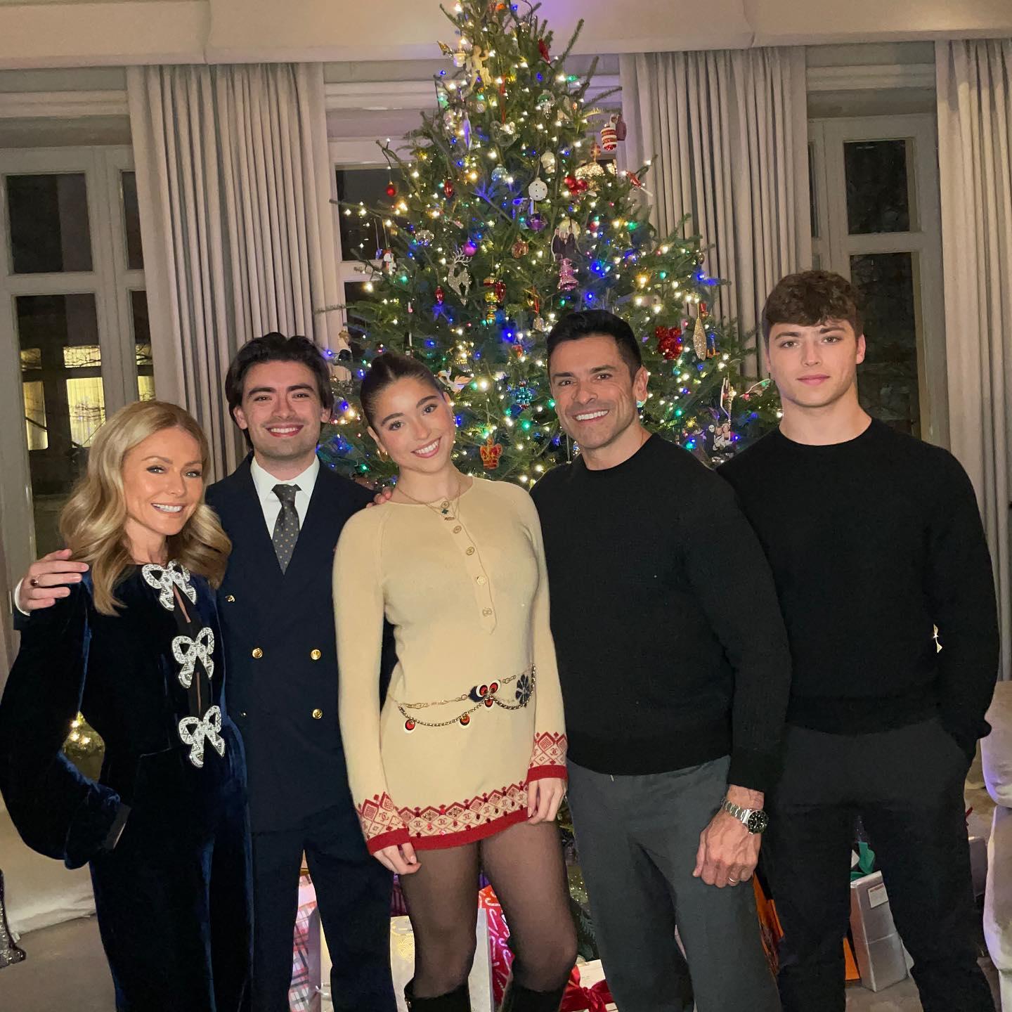 Kelly Ripa Christmas family photo