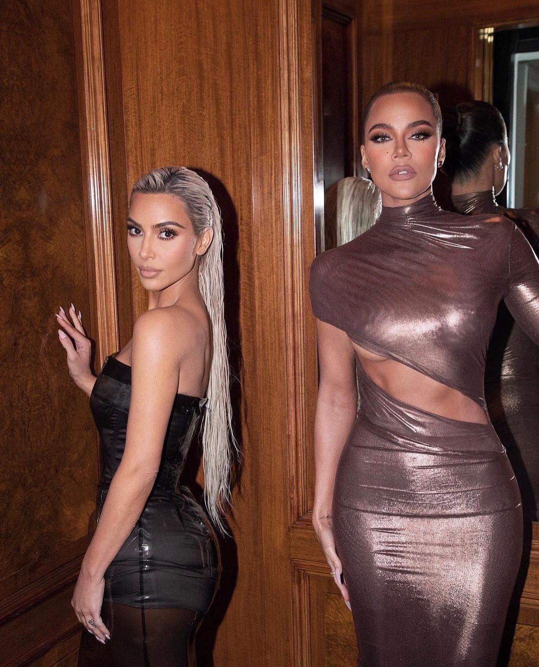 Kim Kardashian and Khloe Kardashian posing