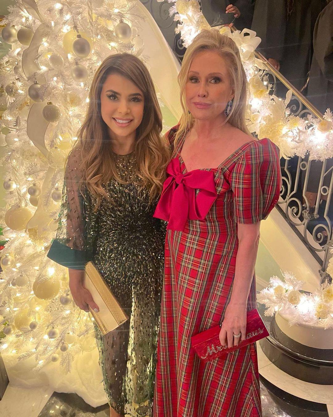 Fans Slam Paula Abdul For Allegedly Photoshopping Her Face In Christmas Party Pictures
