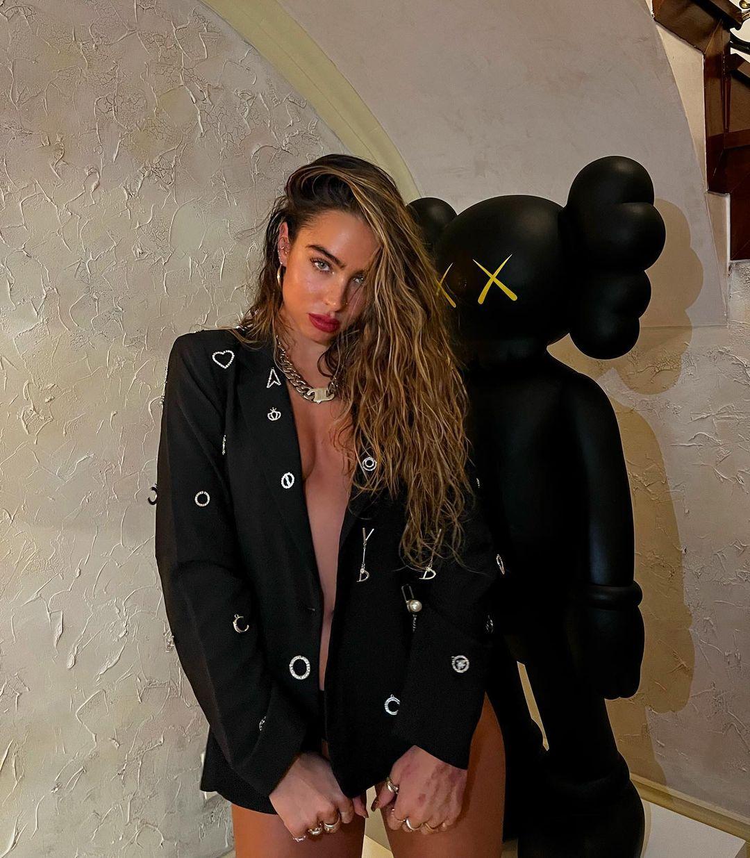 Sommer Ray Forgets Important Piece Of Clothing In NSFW Video