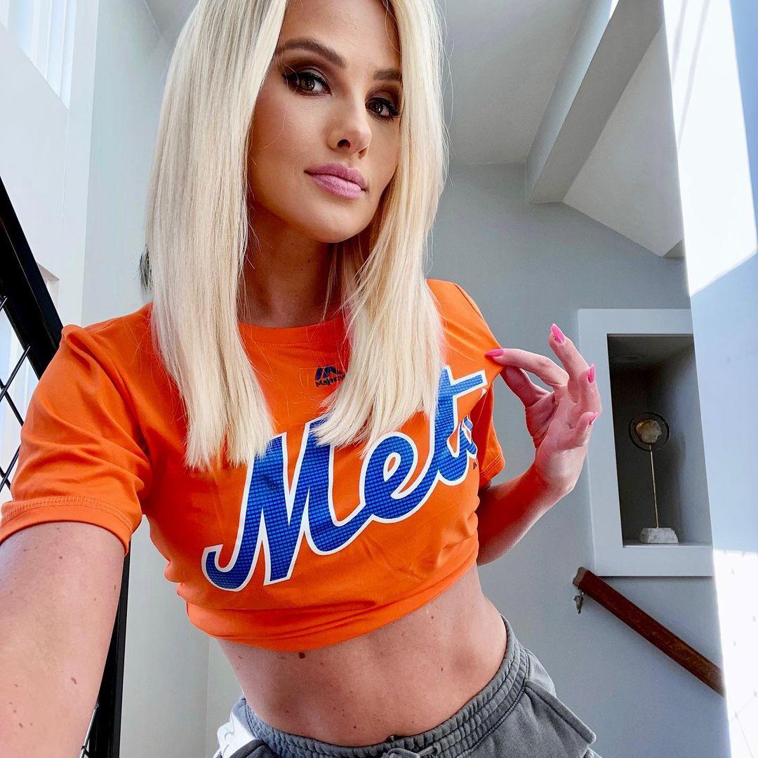 Tomi Lahren in a Mets shirt 