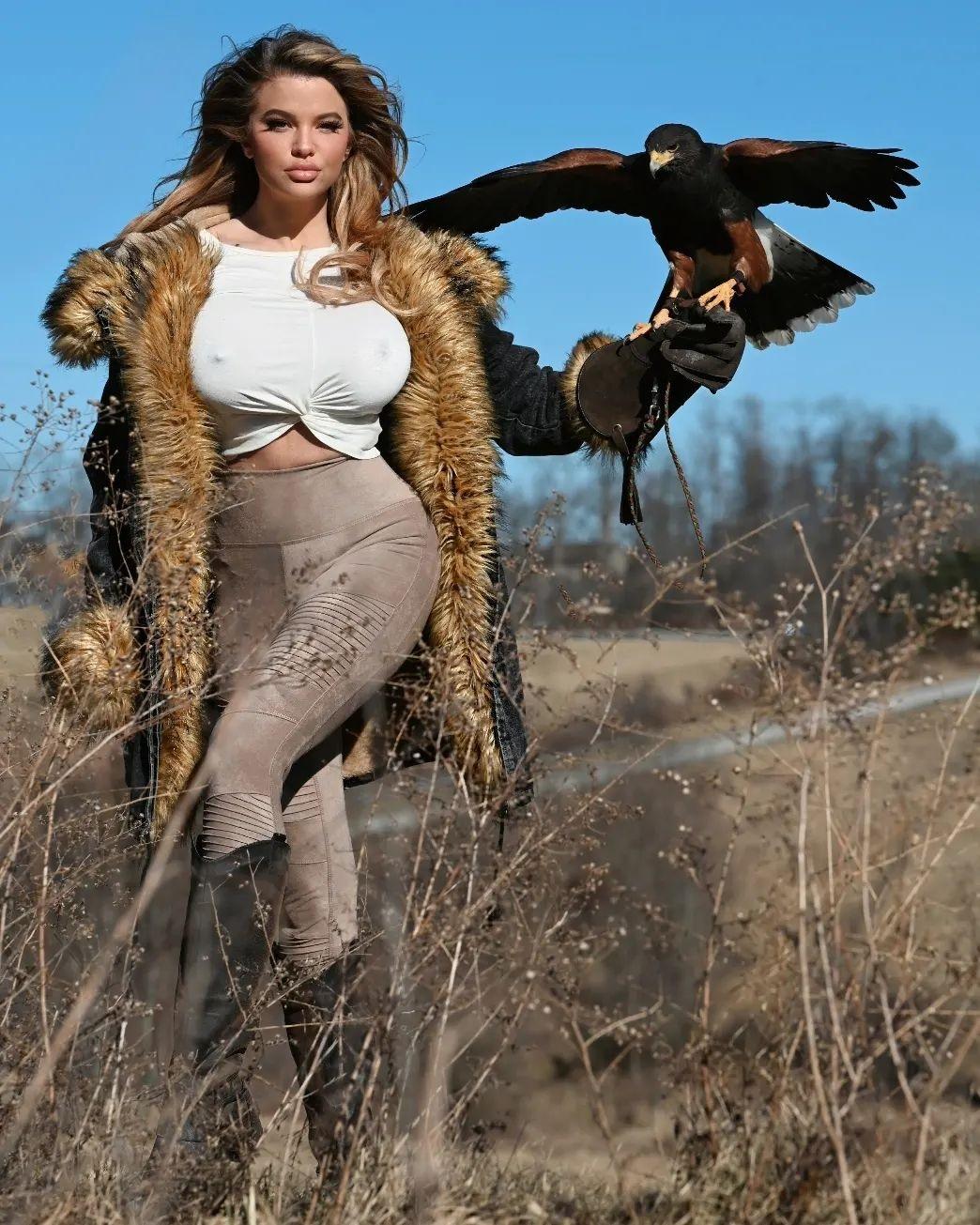 Dana Hamm tries falconry