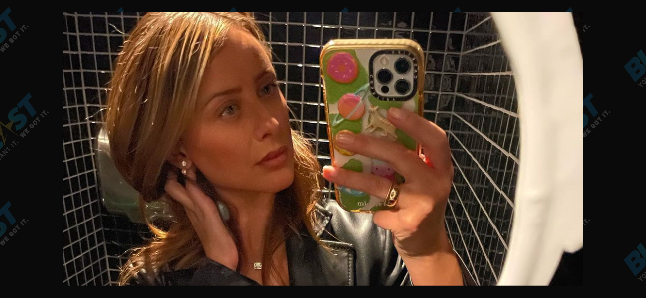 Lo Bosworth takes a mirror selfie
