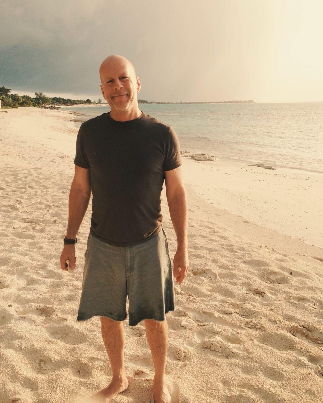 Apoio para Bruce Willis e família após anúncio de demência