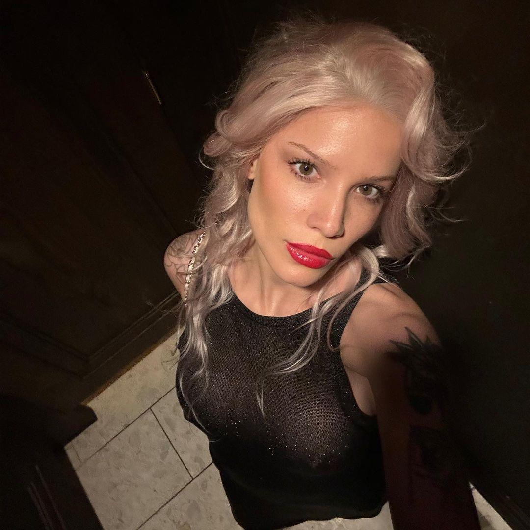 Halsey dresses up for Valentine's Day