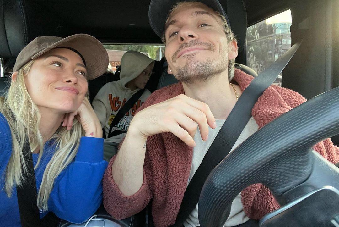 A car selfie of Hilary Duff and her husband Matthew Koma