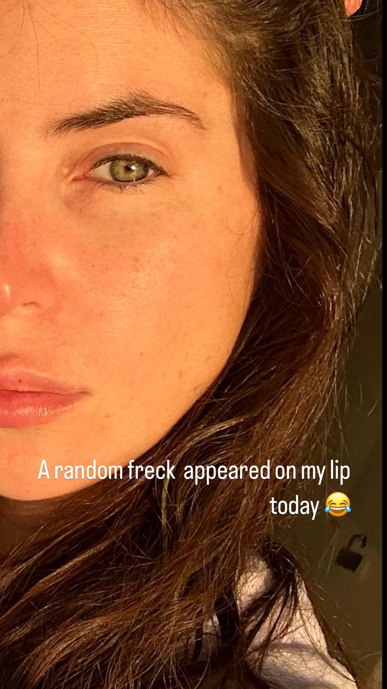 Jen Selter shares a selfie of her freckle