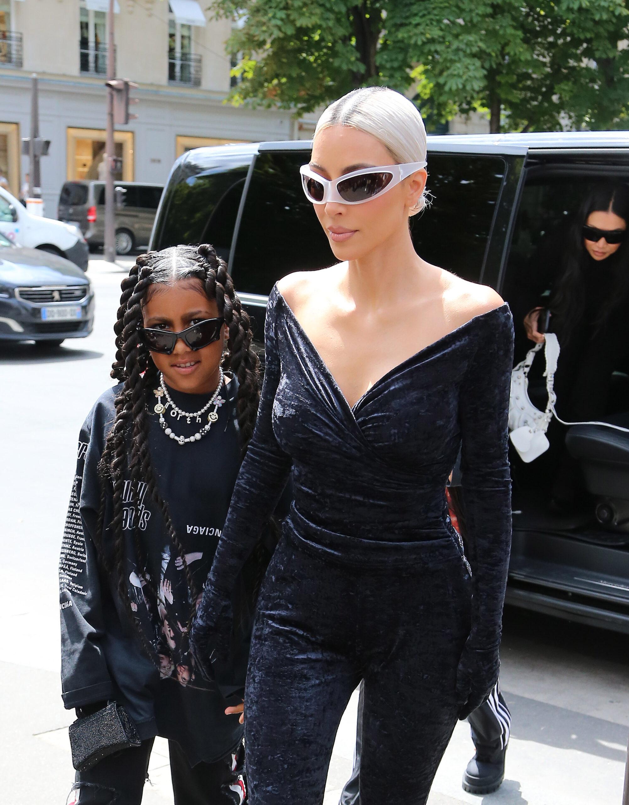 Kim Kardashian e North West vão almoçar no restaurante L'AVENUE