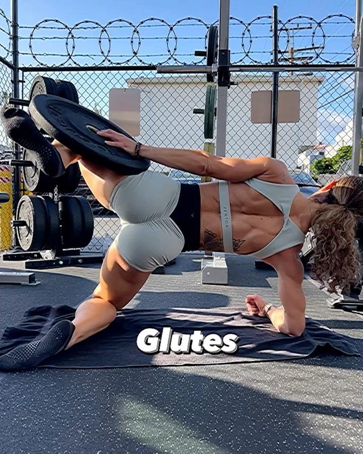 Senada Greca flaunts her toned booty at the gym