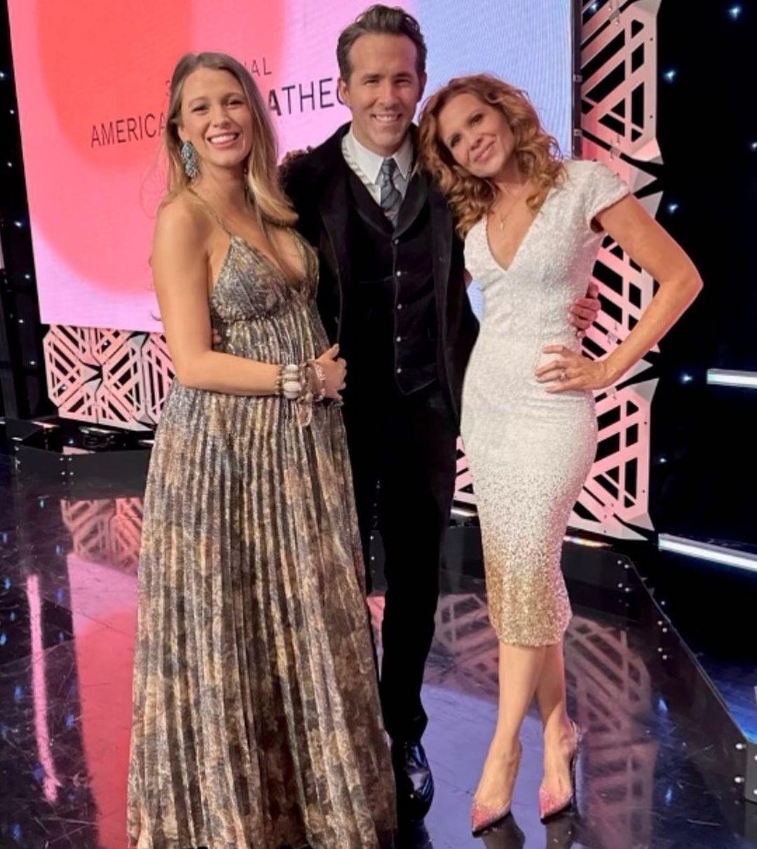 //robyn lively with blake lively and ryan reynolds