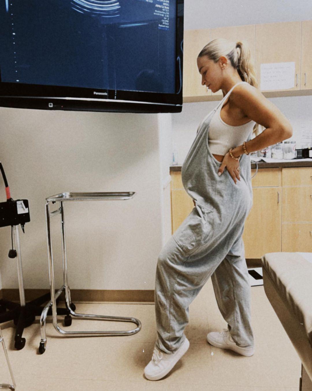 Daniella Karagach Shares 'Final Stretch' Of Pregnancy Pic