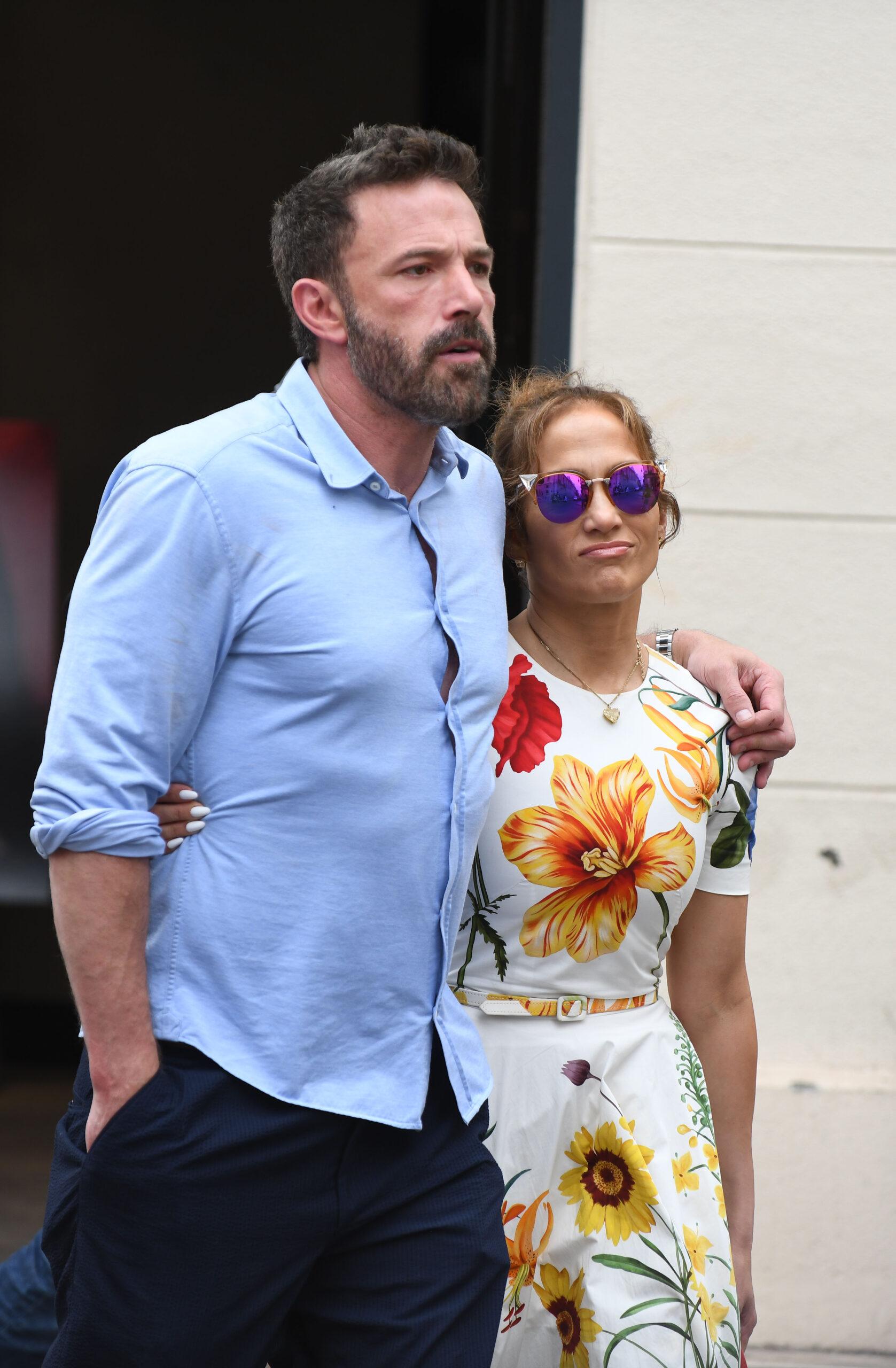 Jennifer Lopez e Ben Affleck estão em Paris com filhos