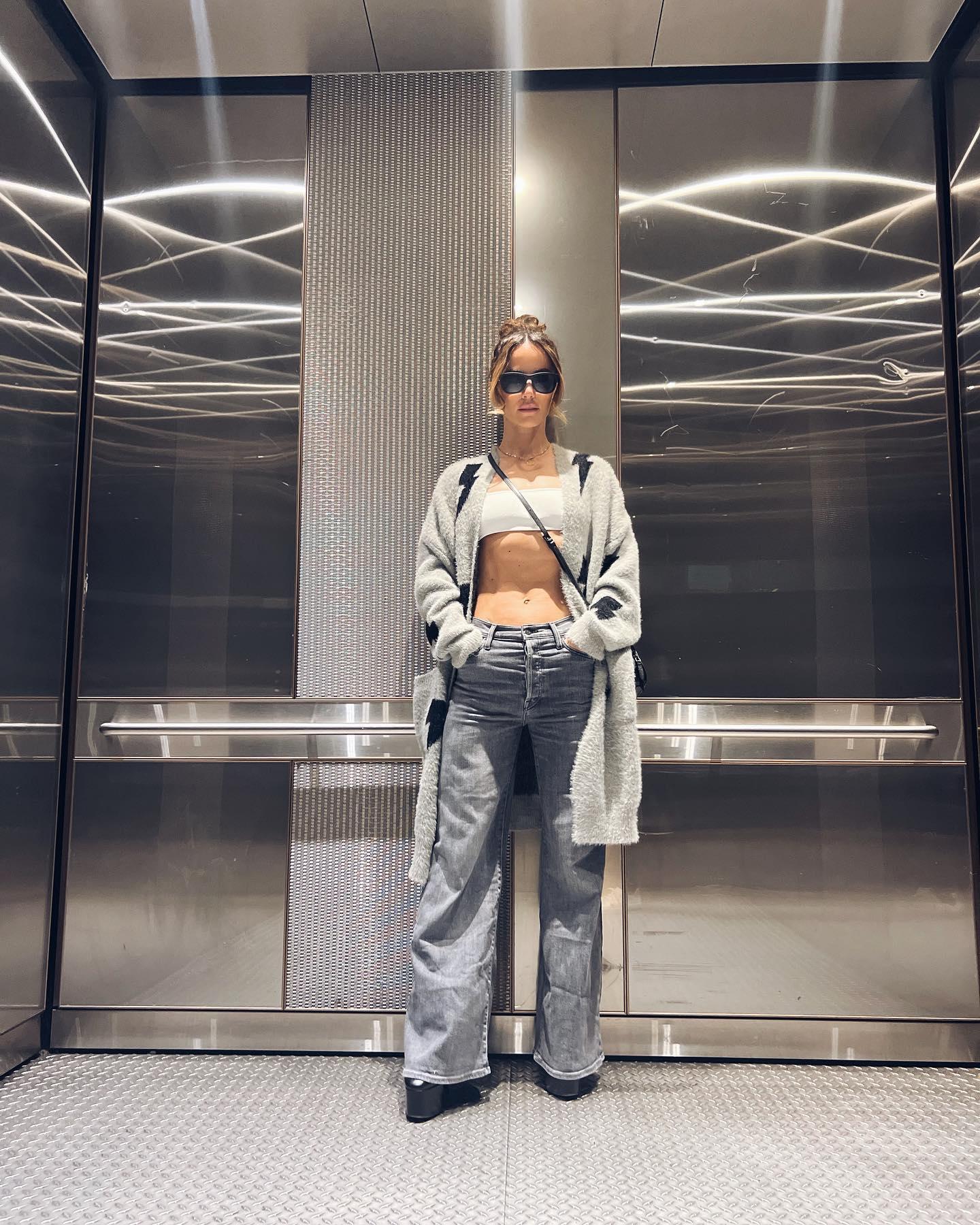Senada Greca flaunts abs in an elevator