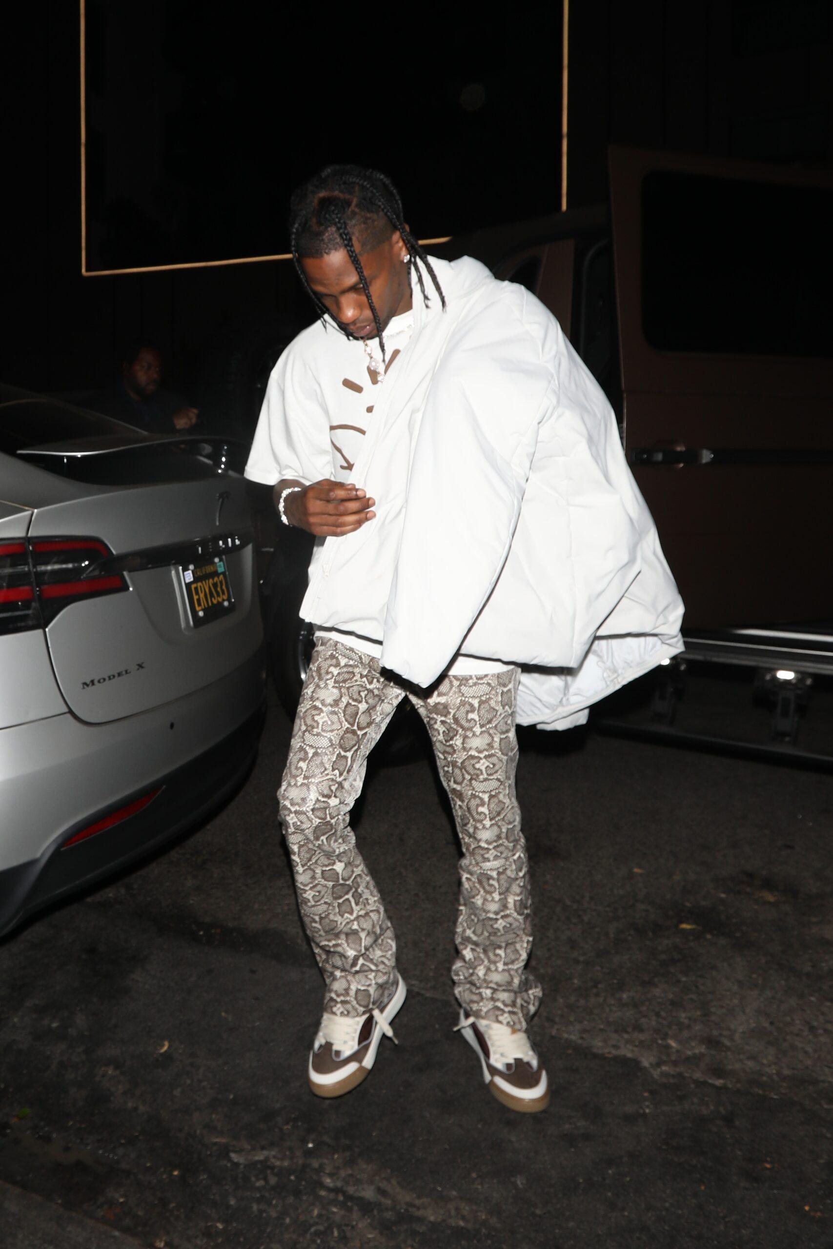 Travis Scott goes to the Nice Guy restaurant to party with friends