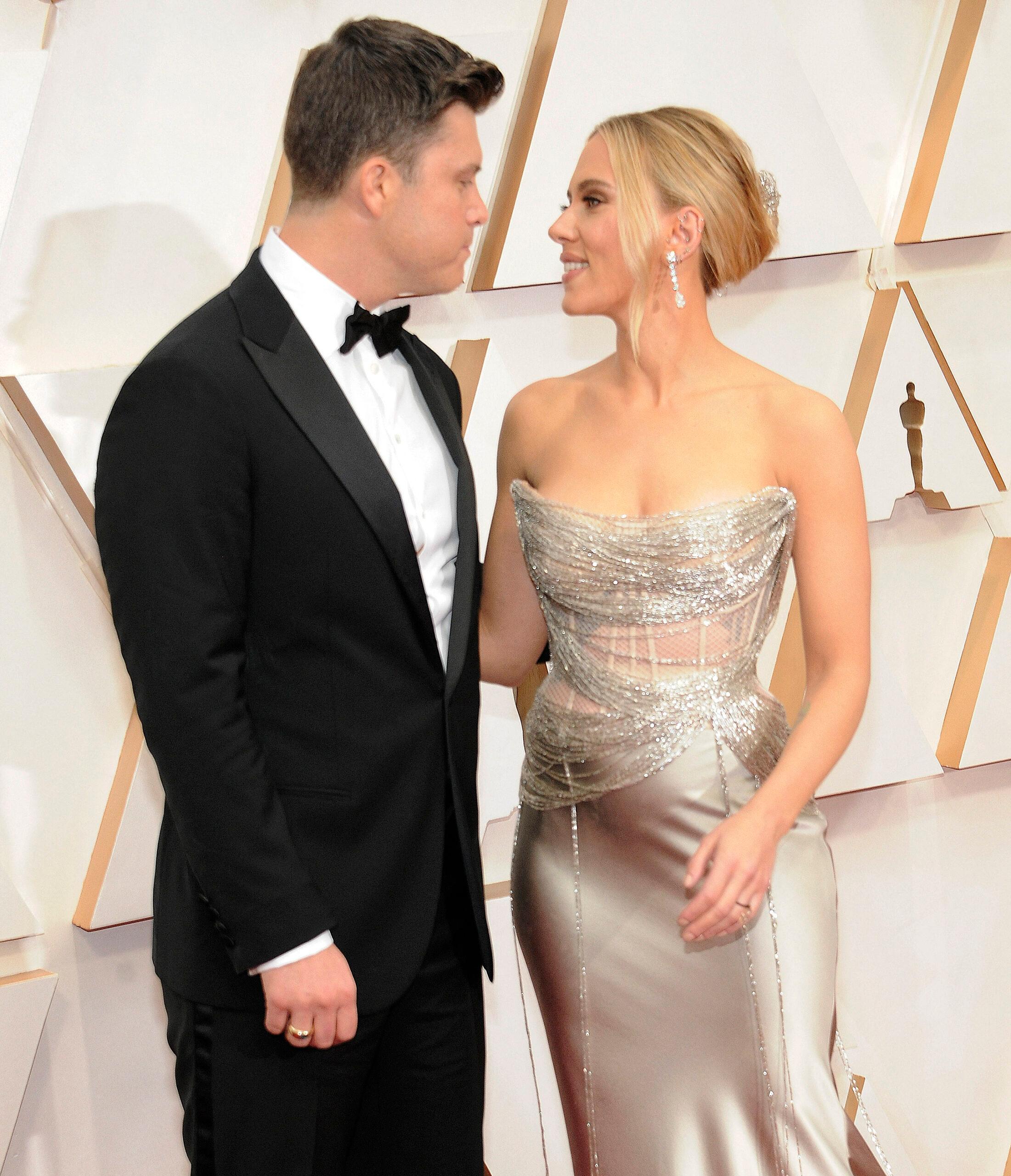 Scarlett Johansson and Colin Jost at the Oscars 2020 Group Shoots and Couples - Editors Choice