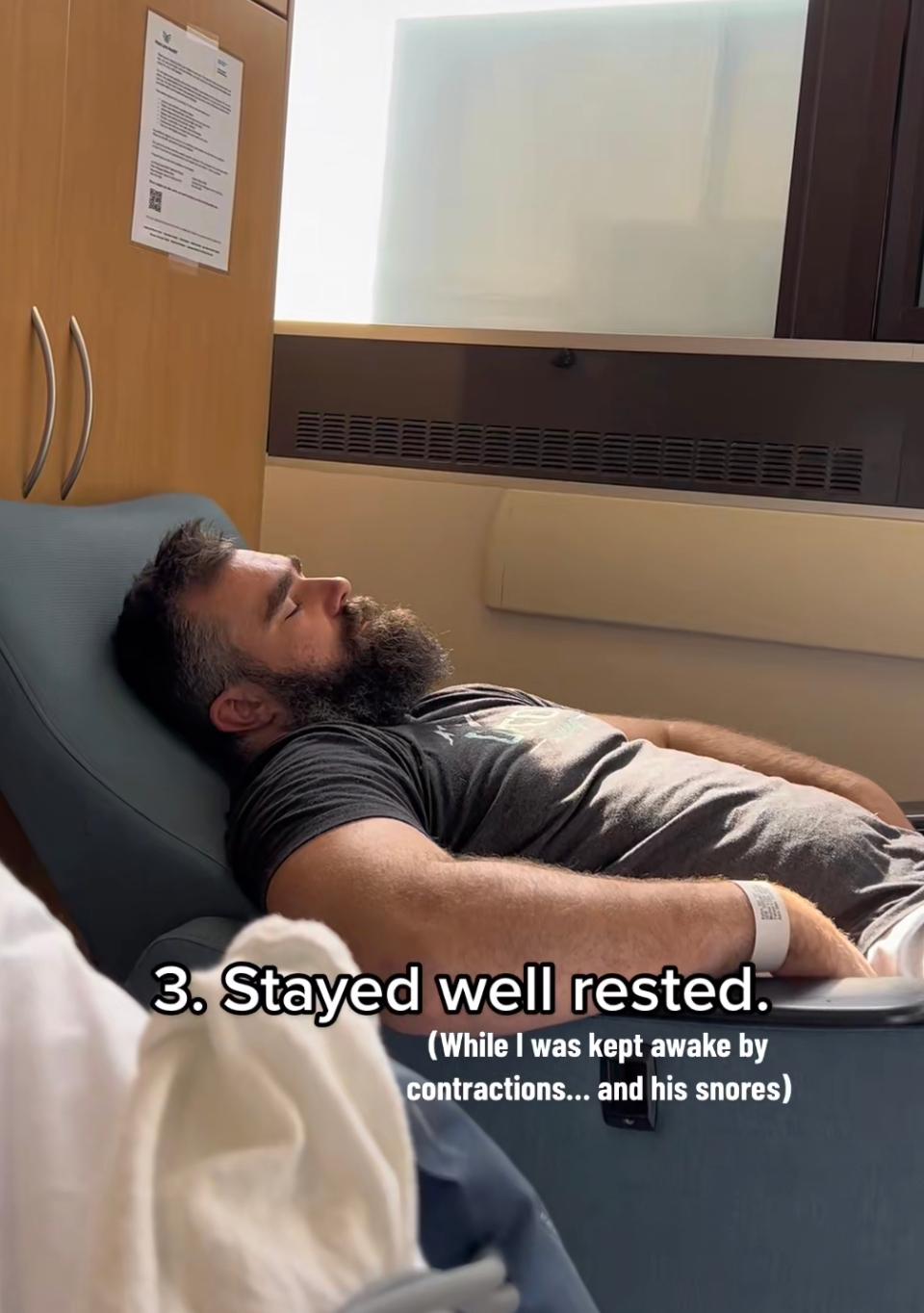 Jason Kelce sleeping while Kylie was in labor 