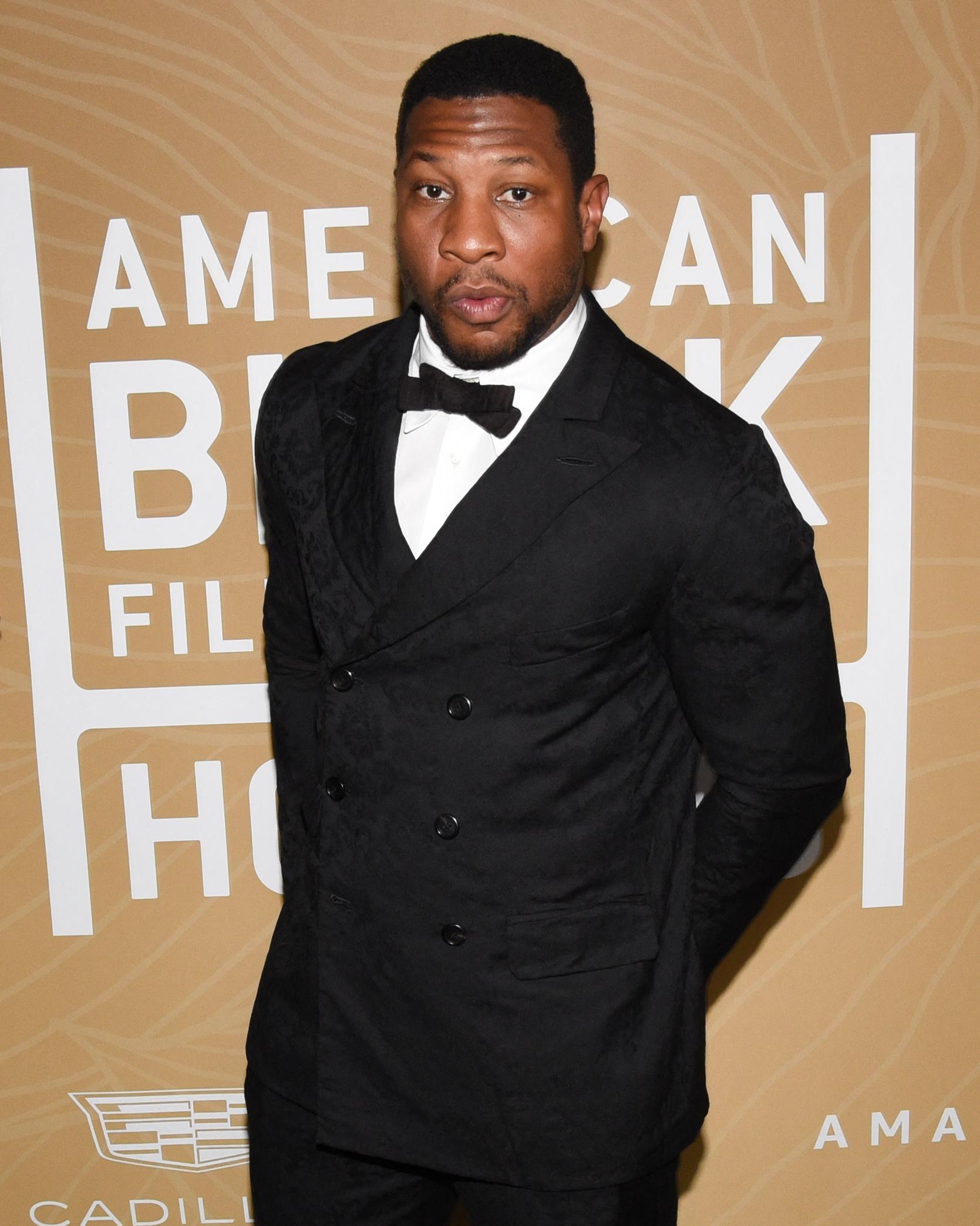 Jonathan Majors no 5º American Black Film Festival Honors: uma celebração da excelência em Hollywood