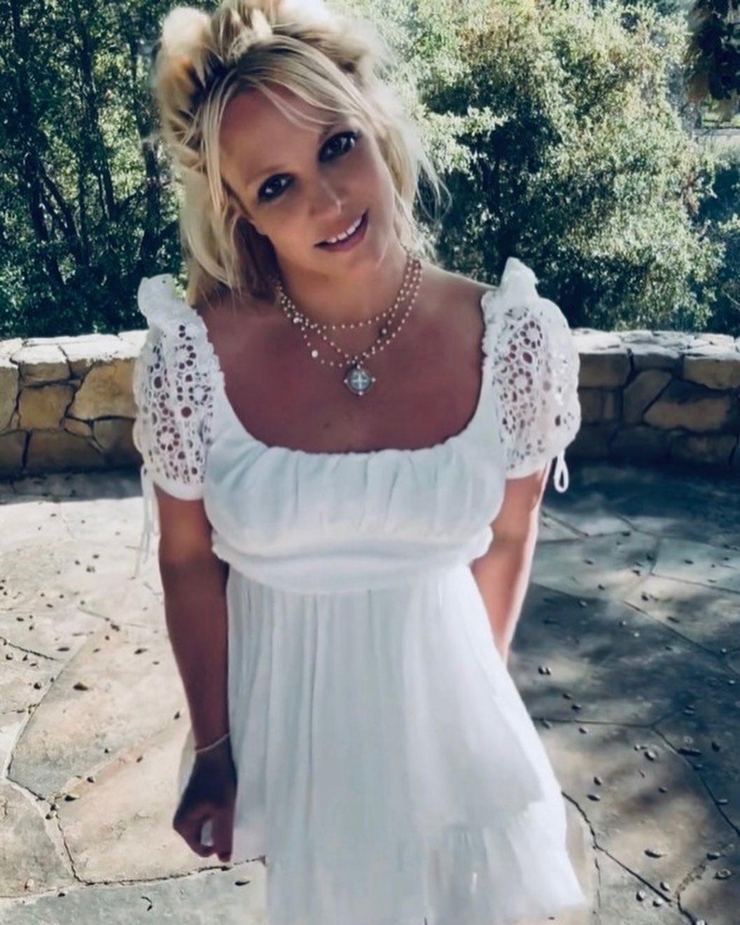 Britney Spears Tugs Down Her Sleeves To Make A Strapless Dress