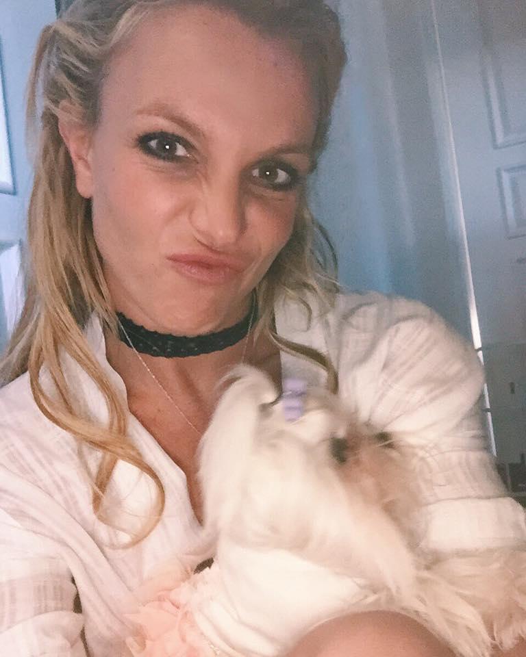 Britney Spears poses with Daisy