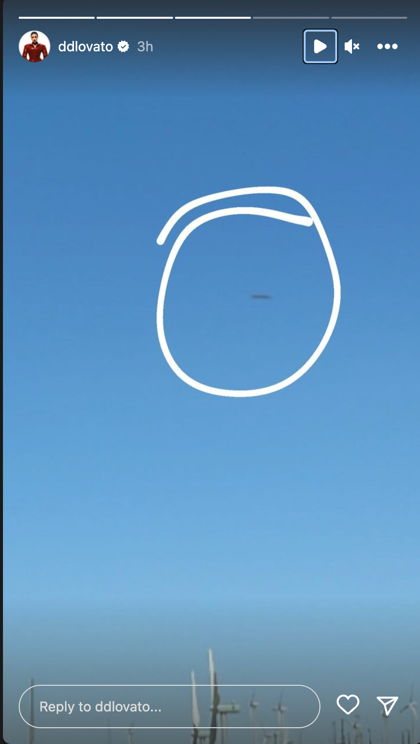 Demi Lovato has UFO sighting