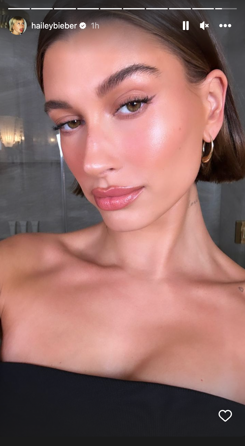Hailey Bieber serves face in new post
