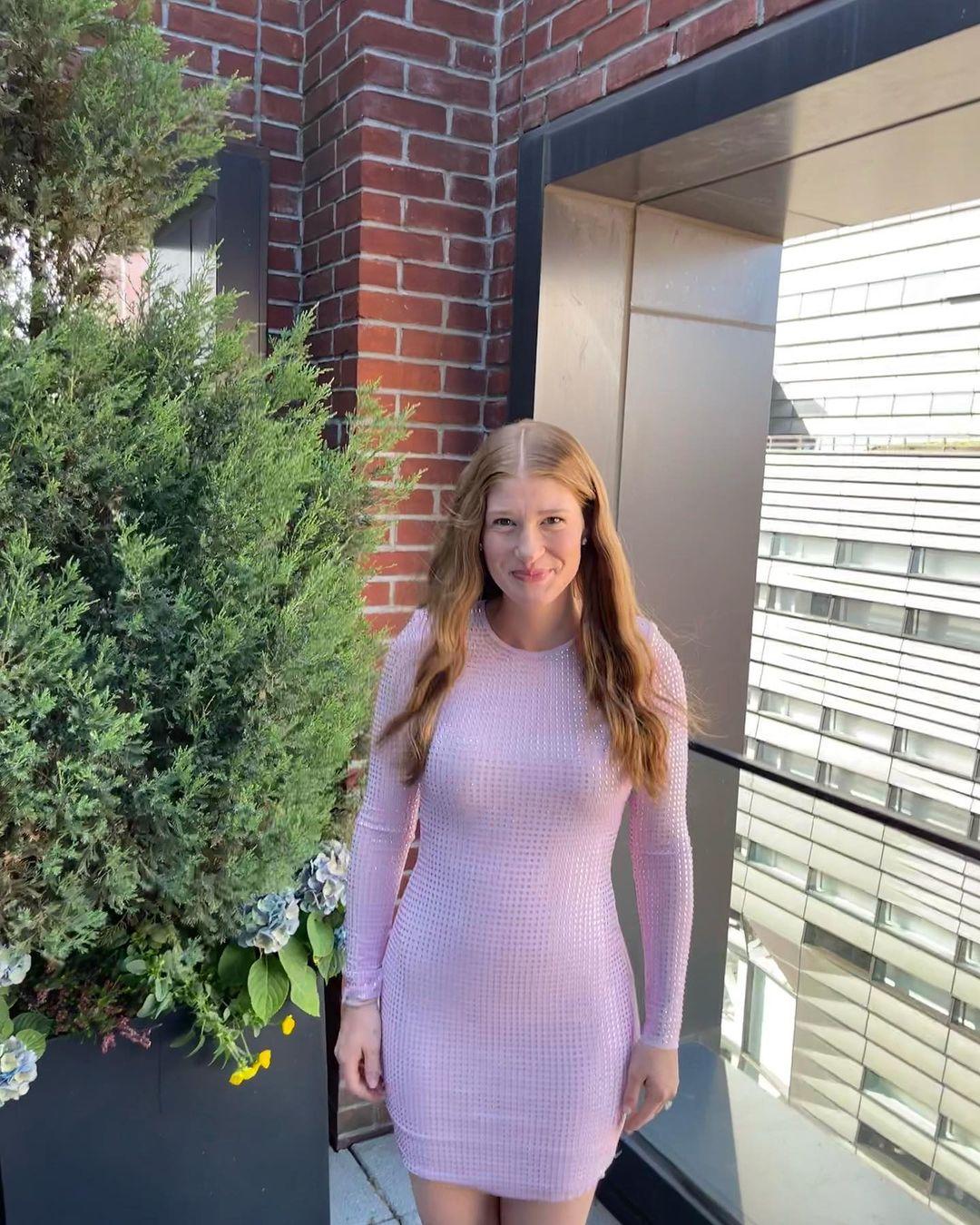 Jennifer Gates flaunts postpartum body in new look