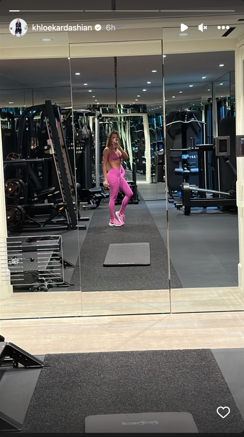 Khloe Kardashian flaunts her butt and abs in the gym