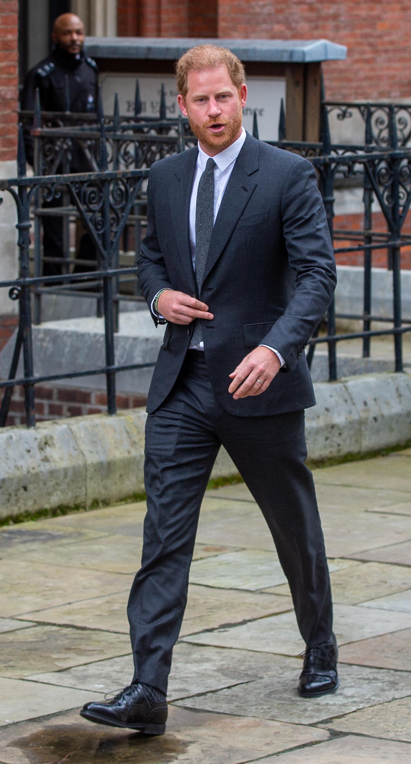 Príncipe Harry deixa a Suprema Corte após o último dia de processo contra o Daily Mail