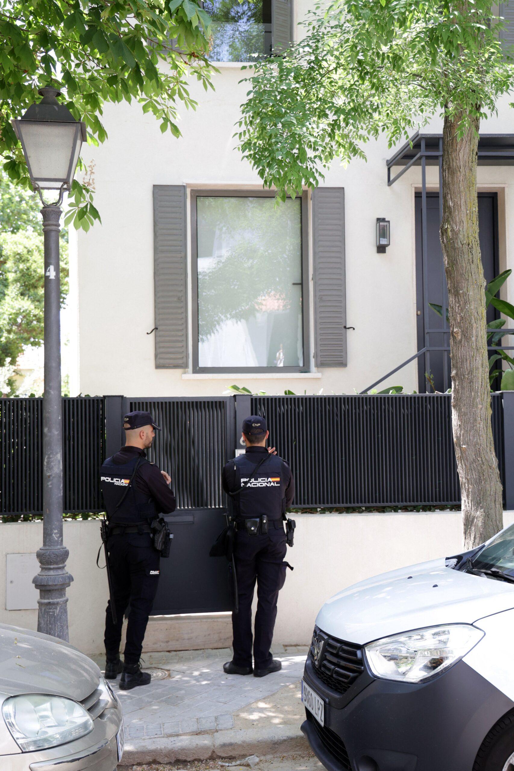 National Police seen heading to Amber Heard apos s home in Madrid