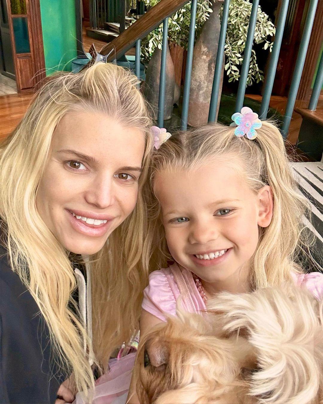 Jessica Simpson flaunts natural beauty with daughter Birdie