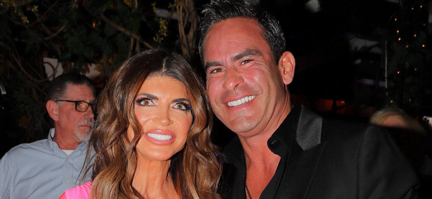 Teresa Giudice and husband Luis Ruelas posed for the cameras as heading to Bravocon in New York City
