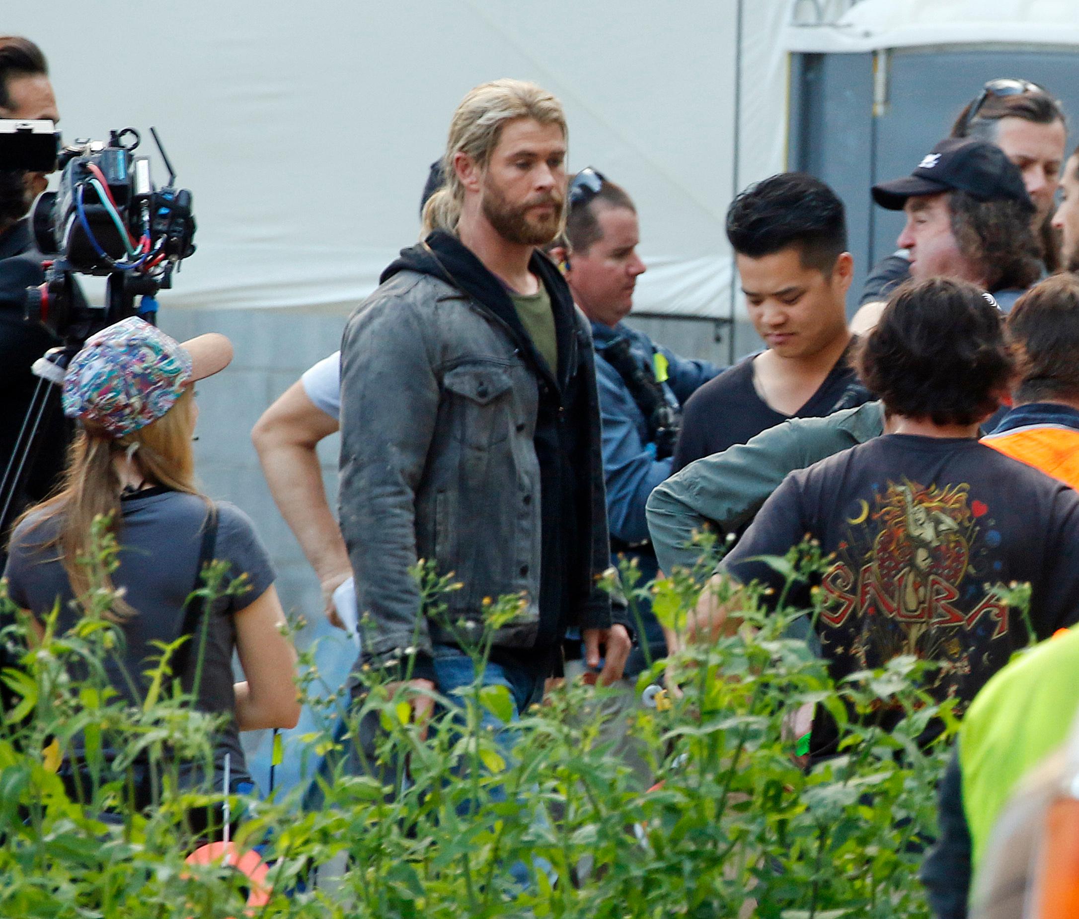 Hollywood stars Chris Hemsworth and Tom Hiddleston film scenes in Brisbane apos s CBD