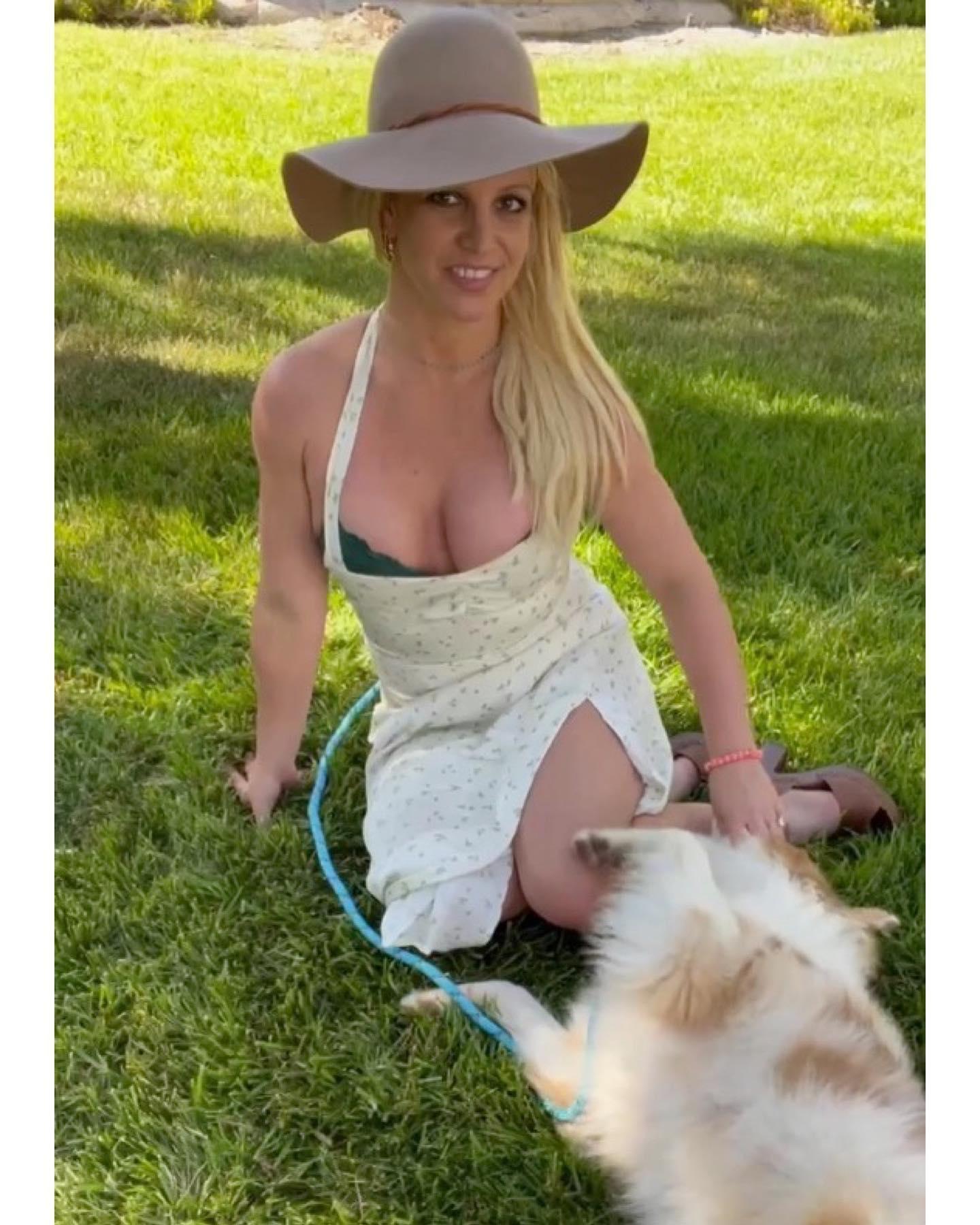 Britney Spears shares a throwback with her dog Sawyer