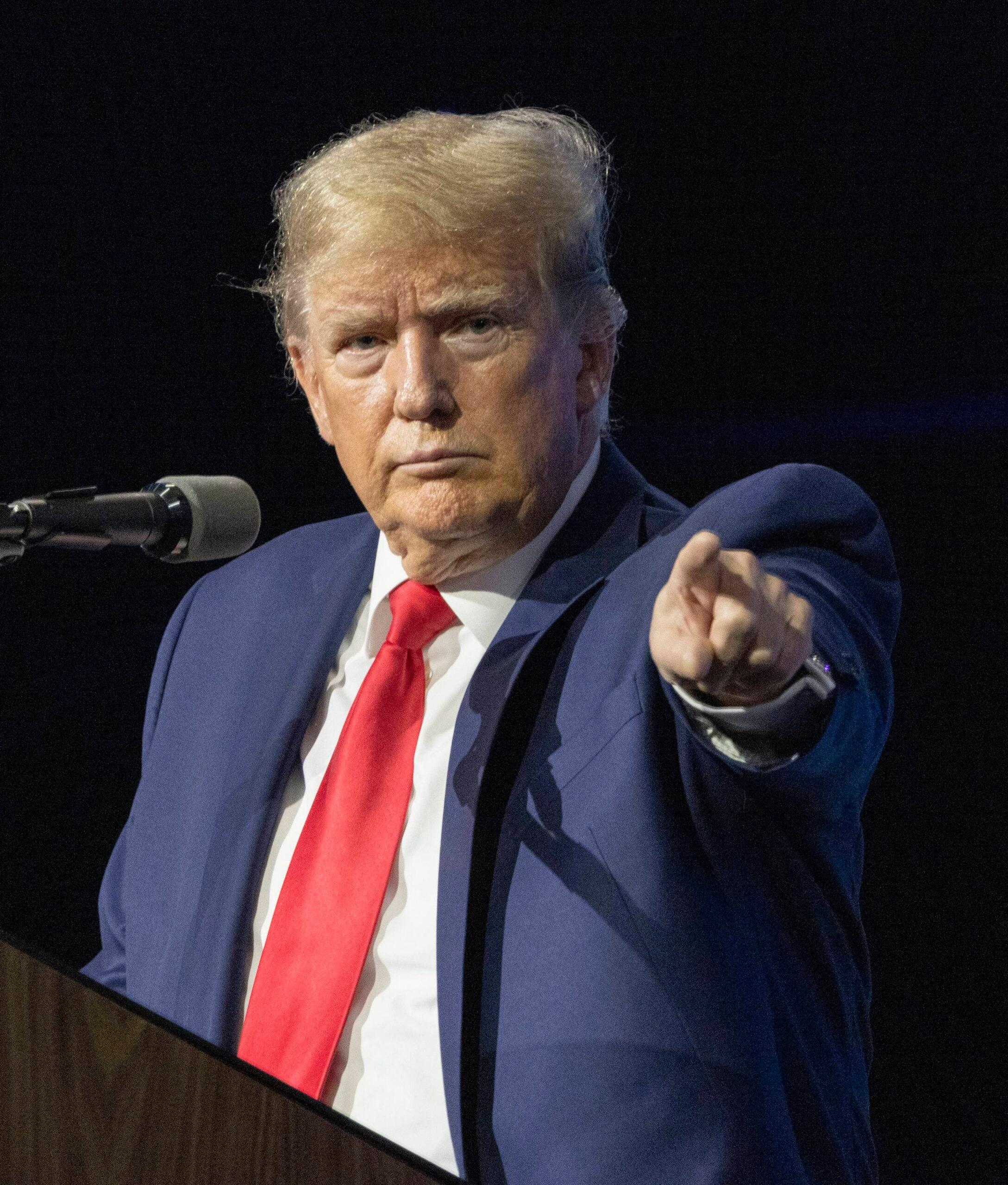 O ex-presidente dos EUA, Donald Trump, discursa à NRA