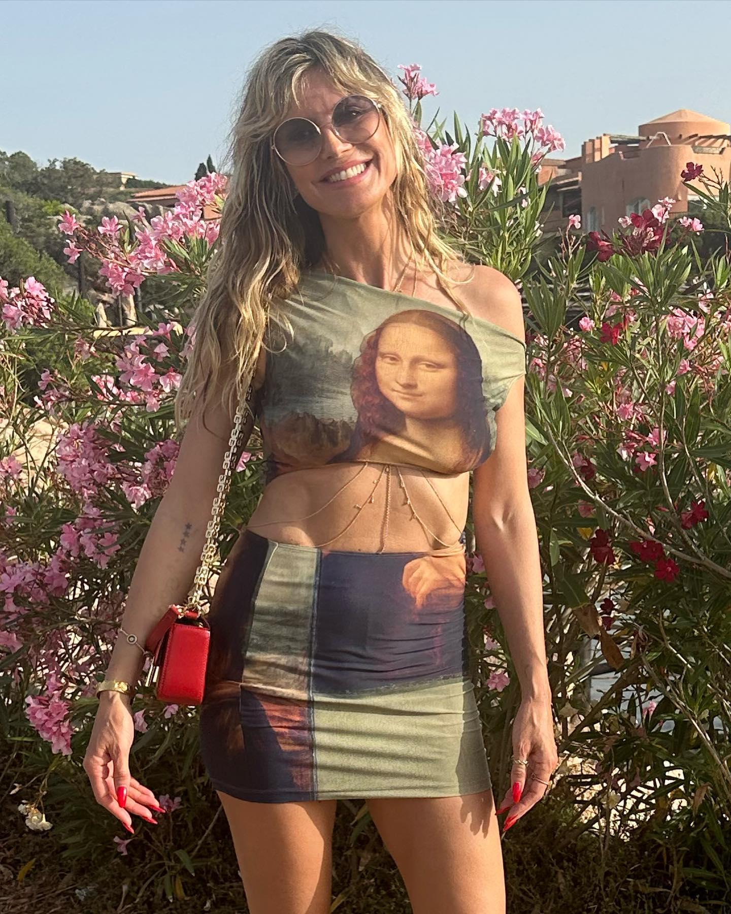 Heidi Klum Flaunts Toned Abs In A Mona Lisa Bikini