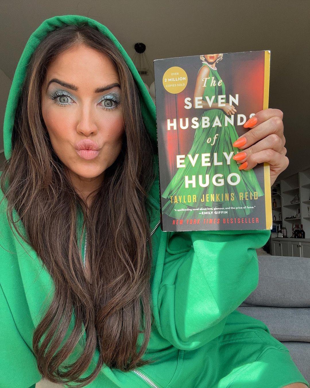 'Bachelor' Alum Kaitlyn Bristowe Launches New Book Club