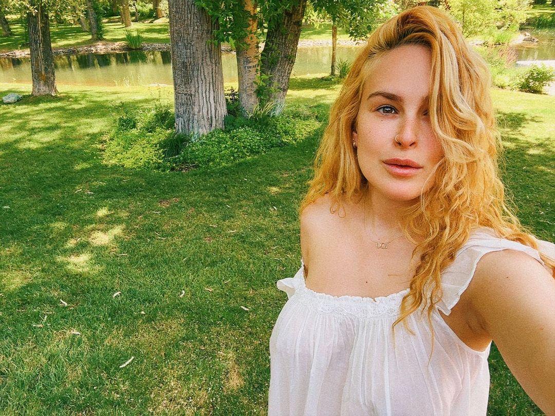 Rumer Willis flaunts postpartum glow