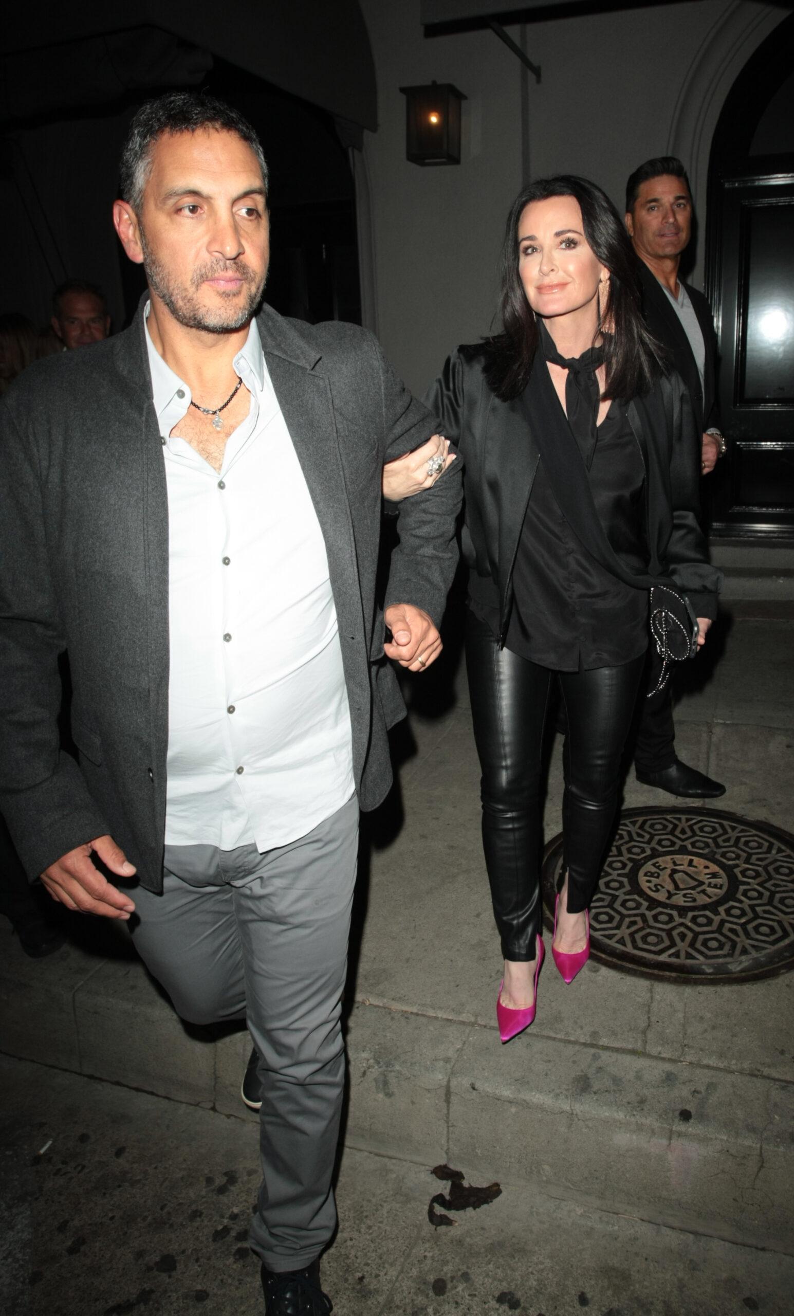 Kyle Richards and her husband Mauricio Umansky dine out with friends at Craig apos s in West Hollywood CA
